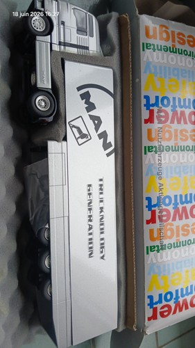 Conrad man truck new - 1/50,
